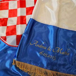 Svadbena zastava s imenima i datumom