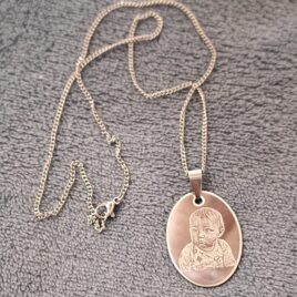 Lančić s ovalnim privjeskom